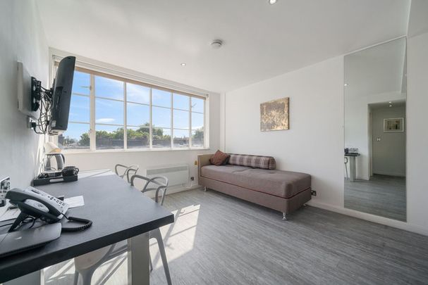 Roland Gardens - Photo 1