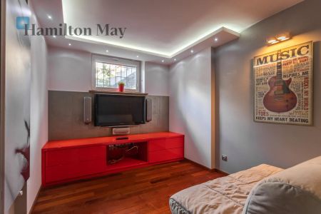 Elegancko wykończony dom położony na zacisznym osiedlu na Mokotowie - Photo 2