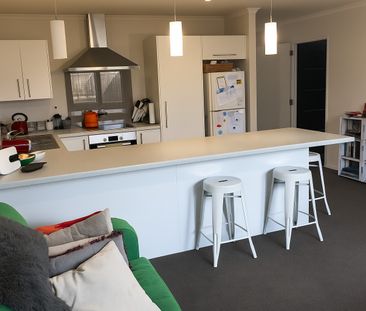 Here is your opportunity to move into a near-new, two bedroom unit ... - Photo 2