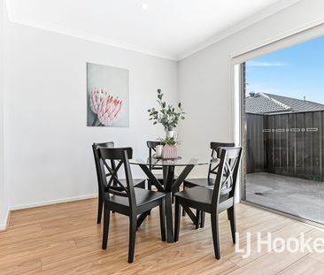 MODERN FAMILY HOME CLOSE TO ALL AMENITIES! - Photo 1