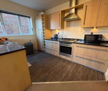 2 bedroom flat to rent - Photo 4