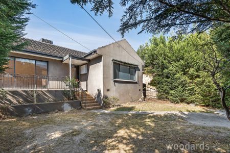 Family Home in Fantastic Location - Photo 3