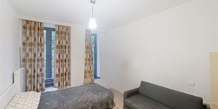 Appartement te huur in Ukkel voor € 1.300 met 2 slaapkamers - Photo 4
