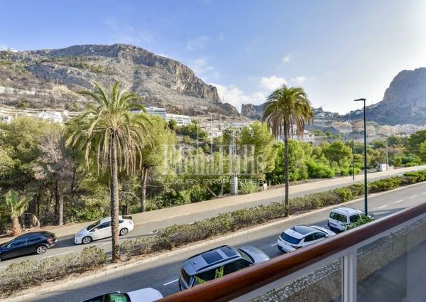 Modern apartment with stunning views of the Mascarat mountain range, Alicante.