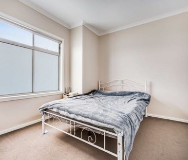 LIGHT, BRIGHT AND GREAT LOCATION - Photo 4