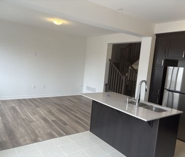 For Lease - 228 Greer Street, Barrie, Ontario - Photo 4