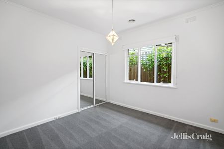 71 Invermay Grove, Rosanna - Photo 2