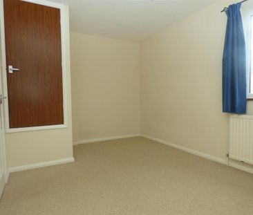 2 bedroom semi-detached house to rent - Photo 2