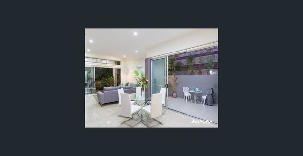 Luxurious Two-Level Townhouse in Morningside’s Premier Precinct - Photo 1