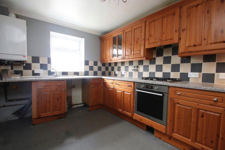 3 bedroom terraced house to rent - Photo 2