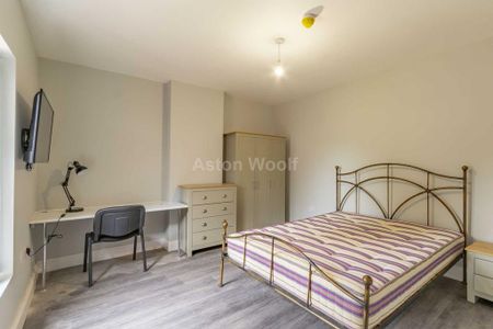 2 bedroom semi-detached house to rent - Photo 4