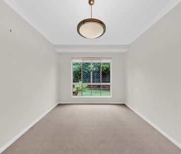 Spacious 5-Bedroom Family Home with Ducted Air and Media Room - Photo 5