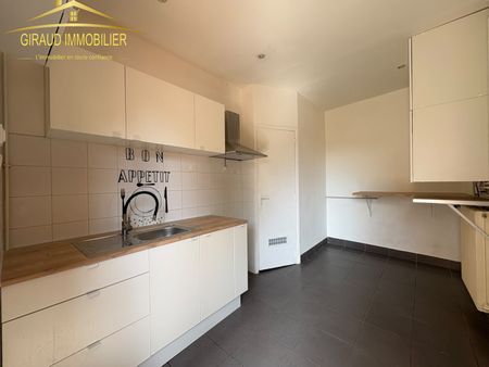 Location Appartement 3 pièces 54m² CHARLIEU 42190 - Photo 4