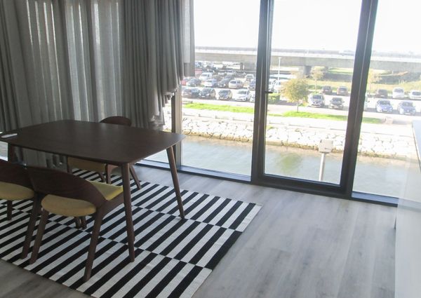 Fantástico apartamento T1 mobilado e equipado, novo, com vistas deslumbrantes sobre ria!