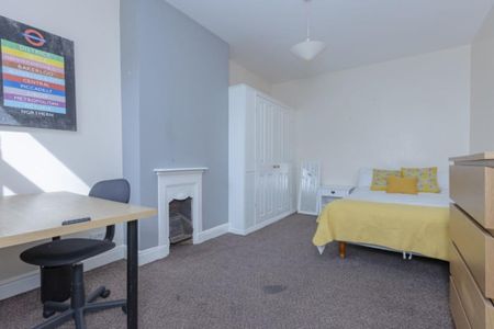 4 bedroom terraced house to rent - Photo 4