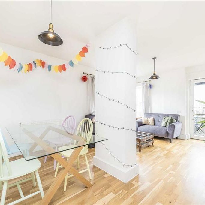 3 bedroom flat to rent - Photo 1