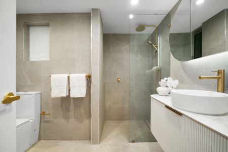 Modern Hampton Luxury – Furnished, Utilities & Flexible Lease Term - Photo 4