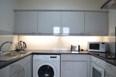 2 Bed Flat, Grange Close, LS10 - Photo 4