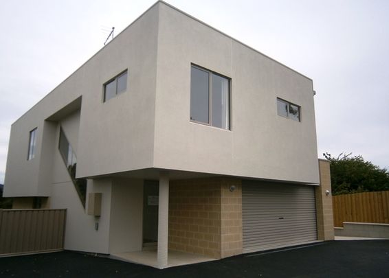 Modern split level townhouse - Photo 1