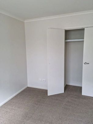 Large living area and a fantastic view! - Photo 1