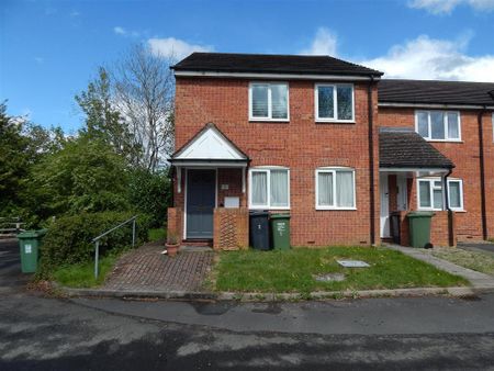 2 bedroom maisonette to rent - Photo 2