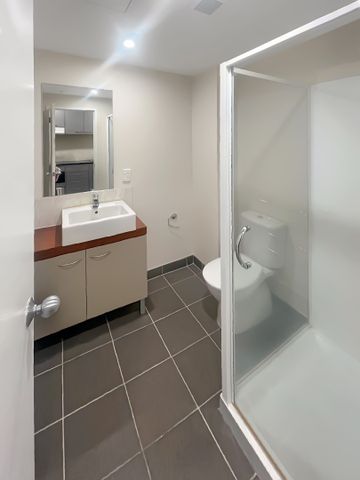 CITY CENTRE, 1 Bed + 1 Car park - Photo 2