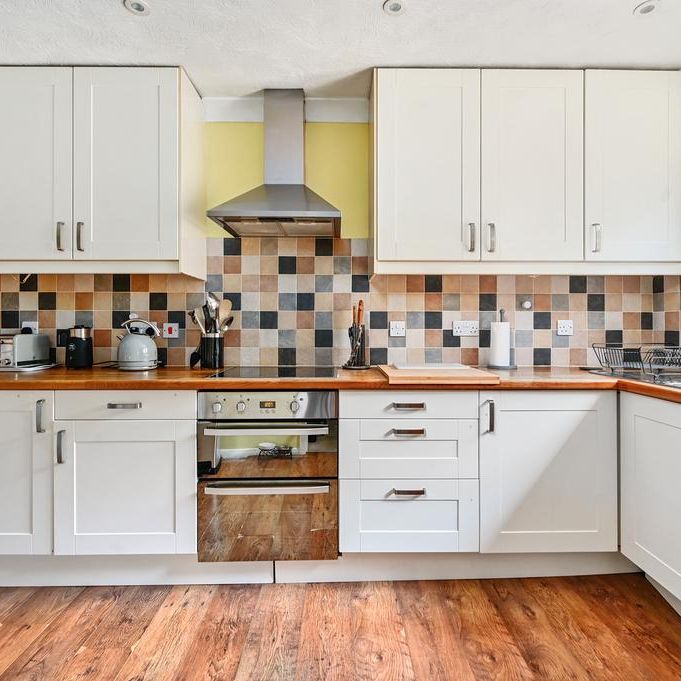 3 bedroom semi-detached house to rent - Photo 1