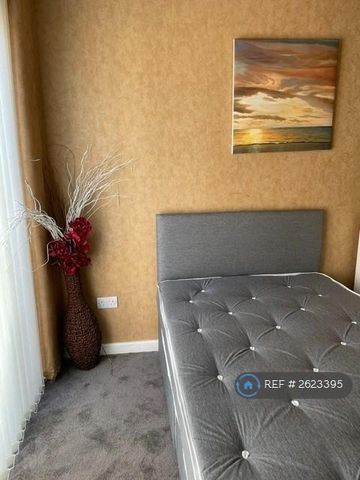 1 bedroom in a house share to rent - Photo 2