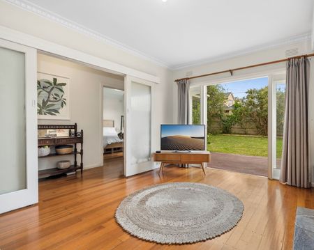 Lovely Three Bedroom Home in Mount Waverley Secondary College School Zone - Photo 5