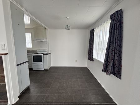 Recently Renovated Home - Whakatane - Photo 2
