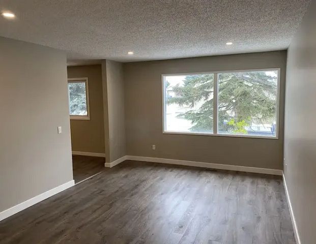 Marlborough Park – Renovated – 3 Bedroom Main Floor – Only $1,850 | 394 Maitland Hill Northeast, Calgary - Photo 1