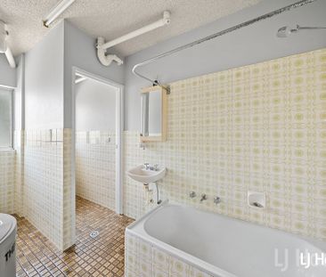 Spacious 2 Bedroom Unit - Photo 2