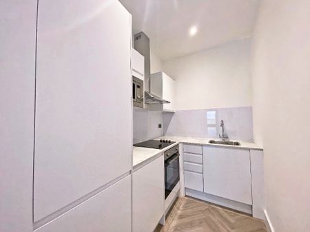 Redfields Lane, Church Crookham, Fleet, Hampshire, GU52 - Photo 5