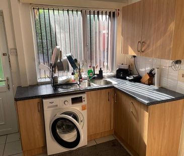 3 bedroom semi-detached house to rent - Photo 4