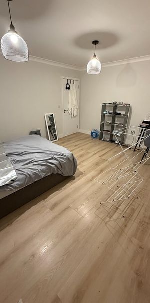 3 Bed Flat, London, EC1V - Photo 1