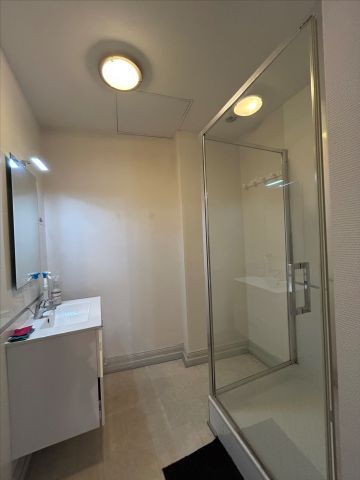 Location Appartement 3 pièces 76m² - Photo 5