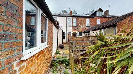 Three Bedroom House Share - Boultham Ave - Photo 3