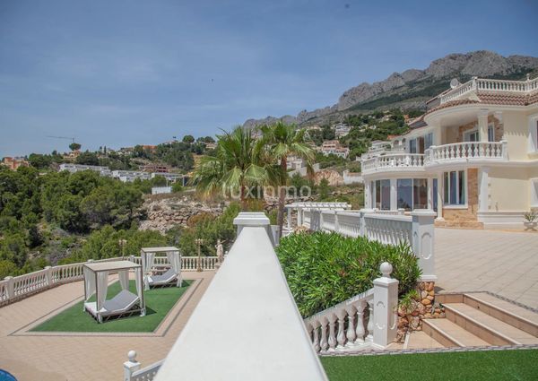 Luxury living experience in Altea