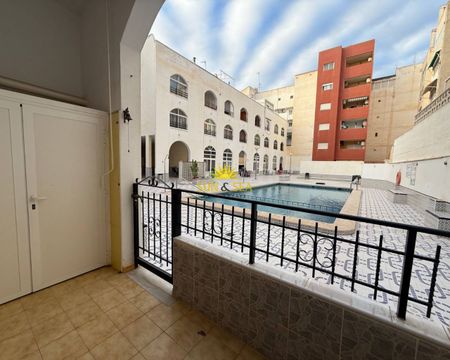 GROUND FLOOR WITH 2 BEDROOMS AND 1 BATHROOM - TORREVIEJA - Photo 2