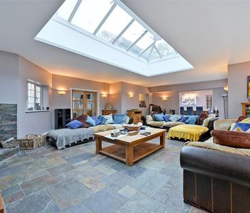 5 bedroom detached house to rent - Photo 2
