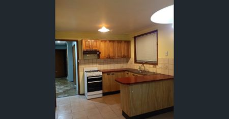 Walk to Plumpton Shopping Centre, Great Schools and Public Transport - Photo 5