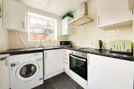 1 bedroom in a house share to rent - Photo 5