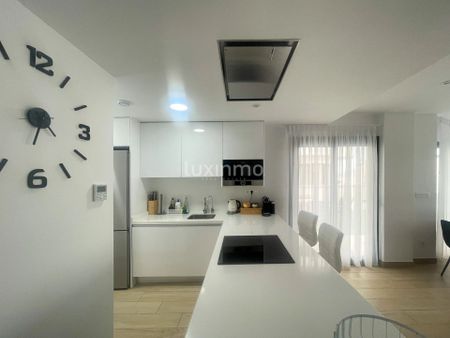 Semi-detached house with pool for rent - Photo 4