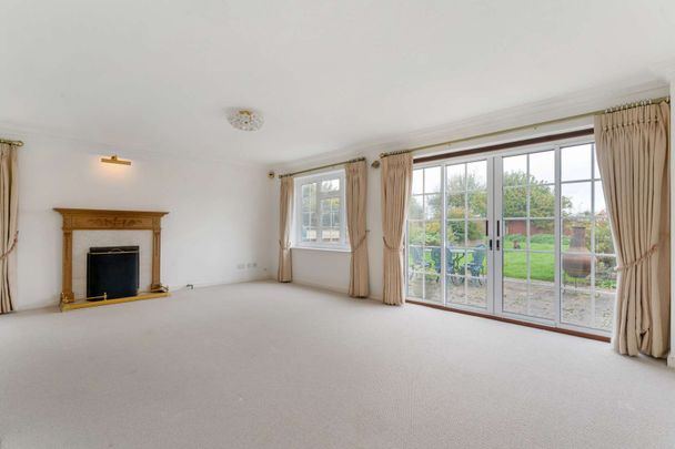 A beautifully positioned family home with far reaching views. - Photo 1