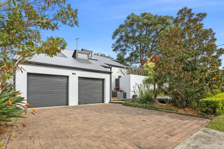 A newly renovated residences with natural light, space and privacy - Photo 5