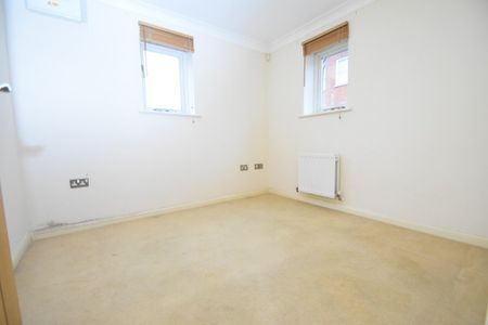 4 bedroom semi-detached house to rent - Photo 3