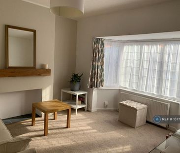3 bedroom semi-detached house to rent - Photo 3