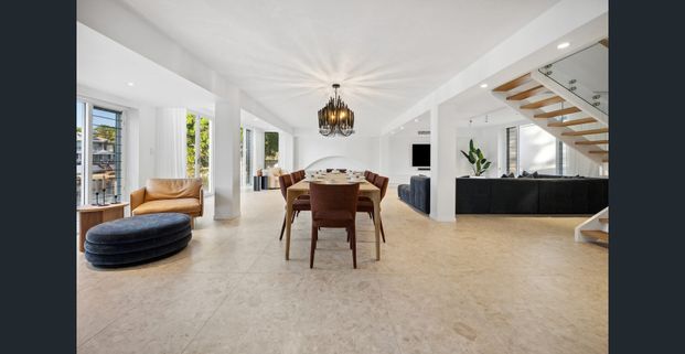 TSS Dress Circle - Waterfront Prestigious Residence - Fully Furnished - Photo 1