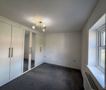 2 Bedroom Flat - Photo 2