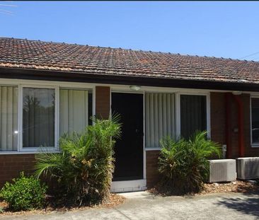 Convenience in the Heart of Brunswick West - Photo 3